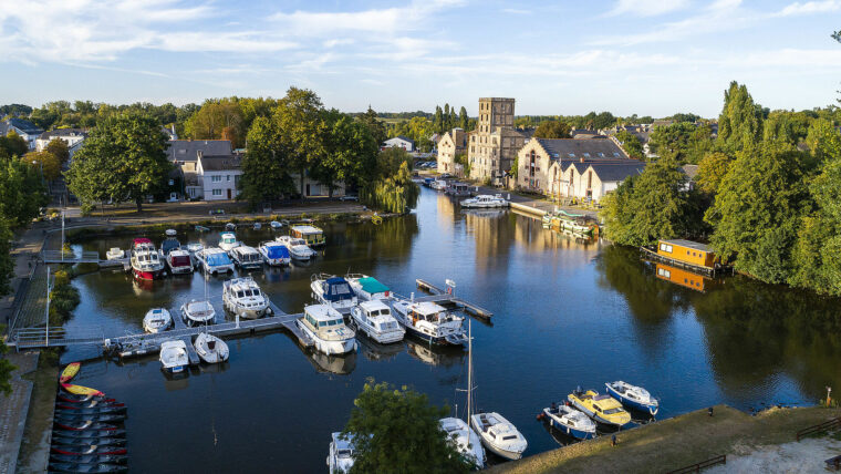 Nort-sur-Erdre, vue du port et de la minoterie