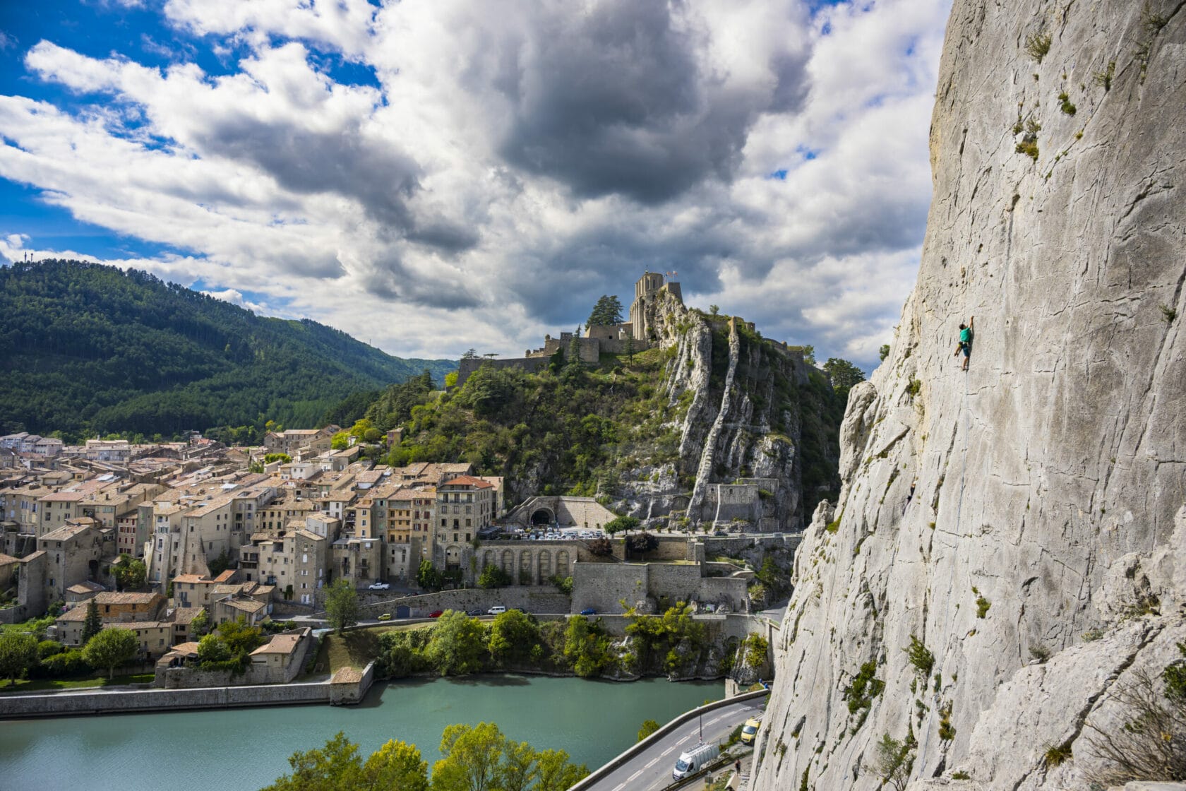 Citadelle dominant le paysage © Sam bié